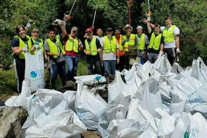 Picture of cleanup volunteers with trashbags