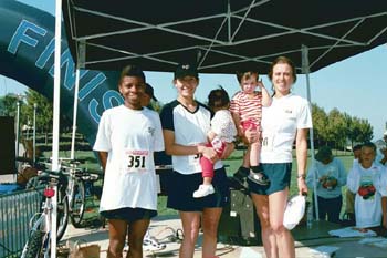 10k_womens_winner_onstage