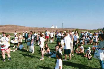 crowd_cooling_off